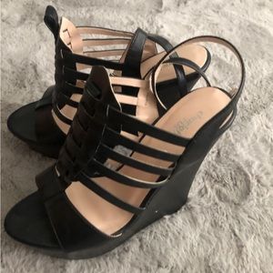 Black wedges